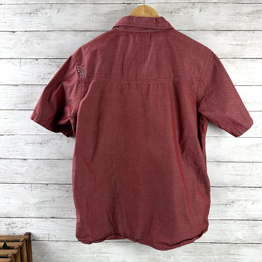 The North Face Short Sleeve‎ Button up Shirt Mens Red Size Medium Metallic - Picture 7 of 11